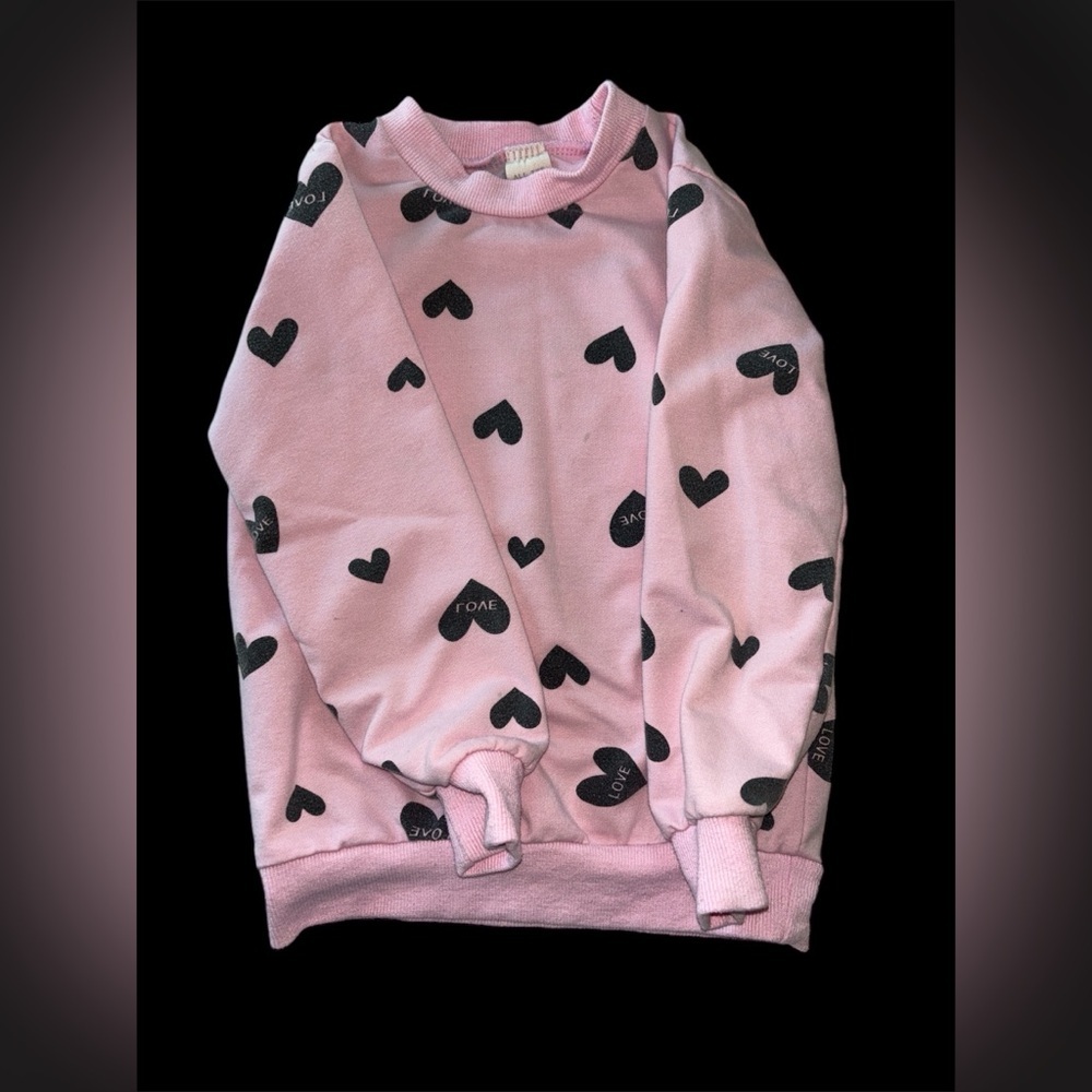 🌺Cozy Pink Sweatshirt with Black Hearts and Long Sleeves